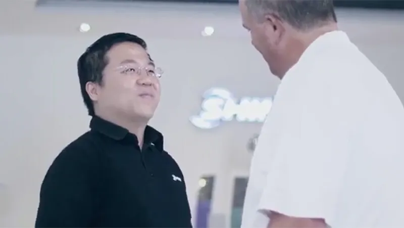 Khách Hàng Tham Quan
