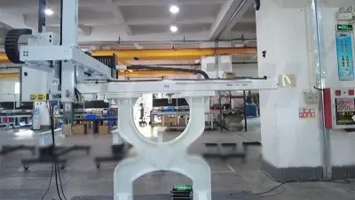 Robot Dùng Cho Máy Ép Nhựa Ba Trục